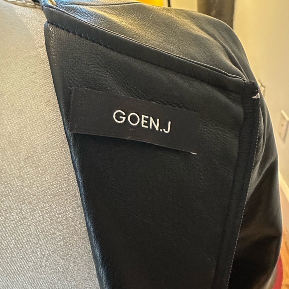 Black vegan leather top size medium (6). - Picture 5 of 8